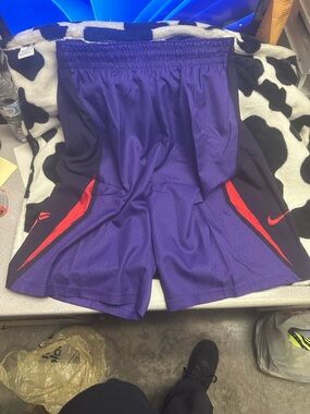 Brand new medium Nike Kobe Purple Stay Cool Basketball Shorts